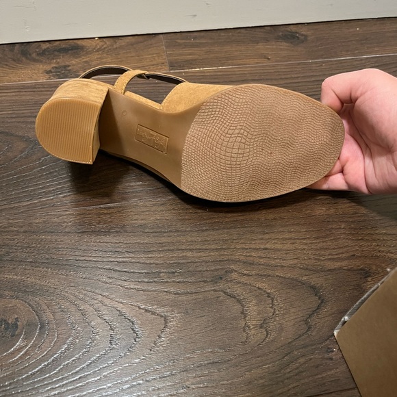 Vintage 7 Eight Tan Brown Suede Heels - Picture 3 of 5